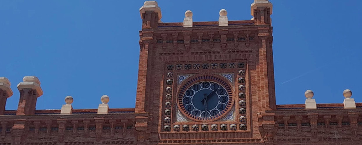RENFE_Facade_Clock_MOBATIME Facade clock in Spain at RENFE