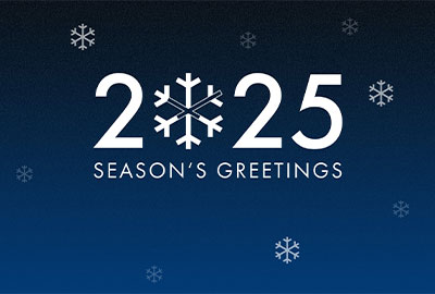 Mobatime-Seasons-Greetings-2025 Key visual for the holiday season 2024/2025 with Season's Greetings and some snowflakes.